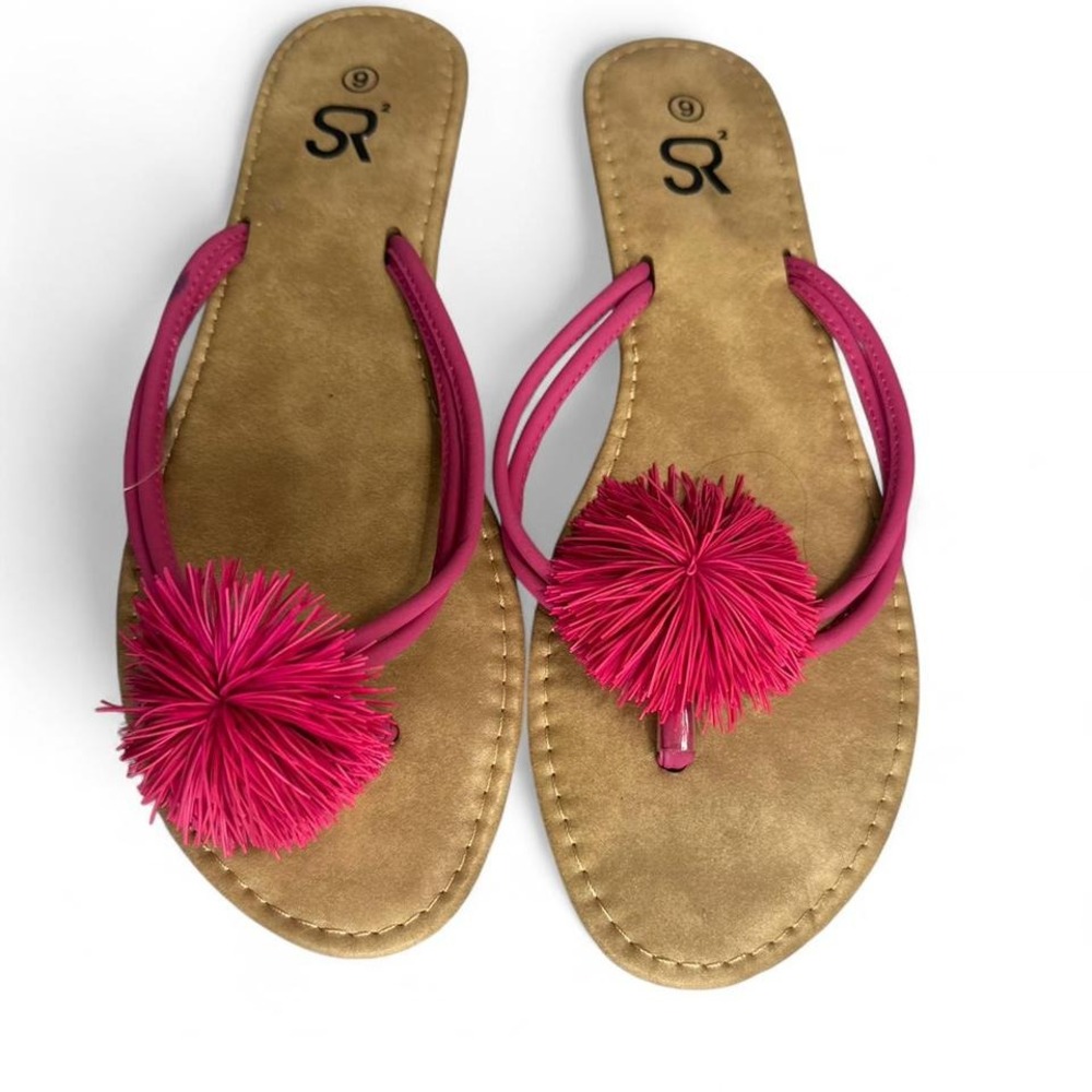 Pink pom pom sandals with a boho vibe #festivalvibes women size 9